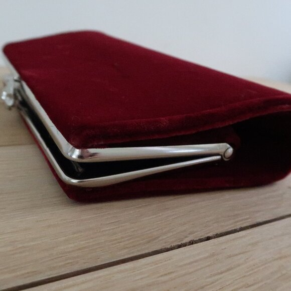 Sexy Red Velvet Clutch Wallet with Silver Tone Hardware and Cute Chain Brandless - Picture 10 of 10